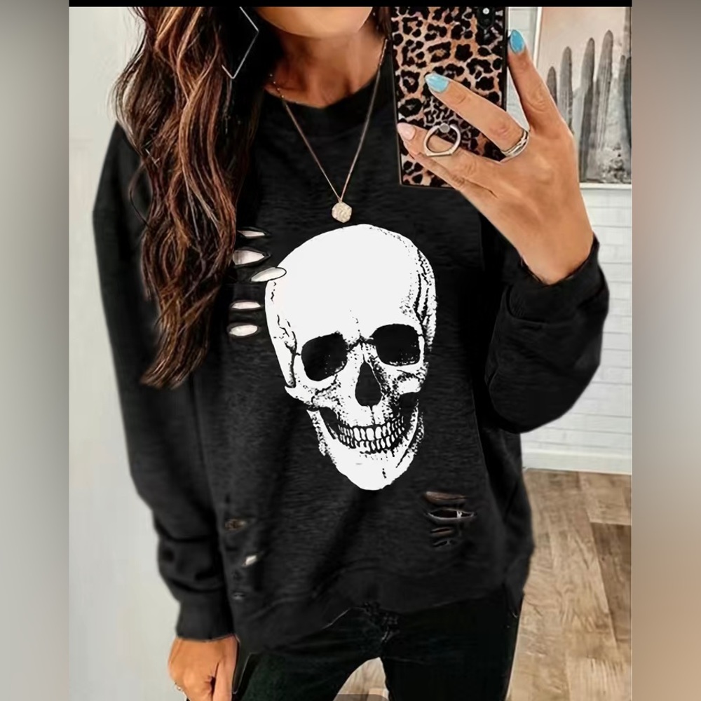 NIB Grunge style skull sweatshirt